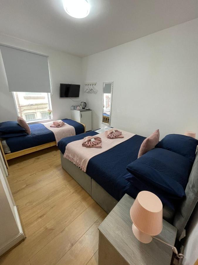 Ariana House Hotel-Families And Couples Only Blackpool Bagian luar foto